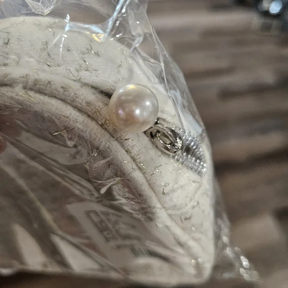 Flower Knows Pouch - Picture 3 of 5